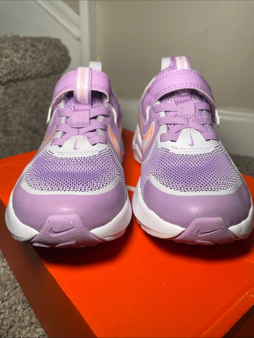 GIRLS' NIKE COSMIC RUNNER RUNNING SHOES - Picture 6 of 10